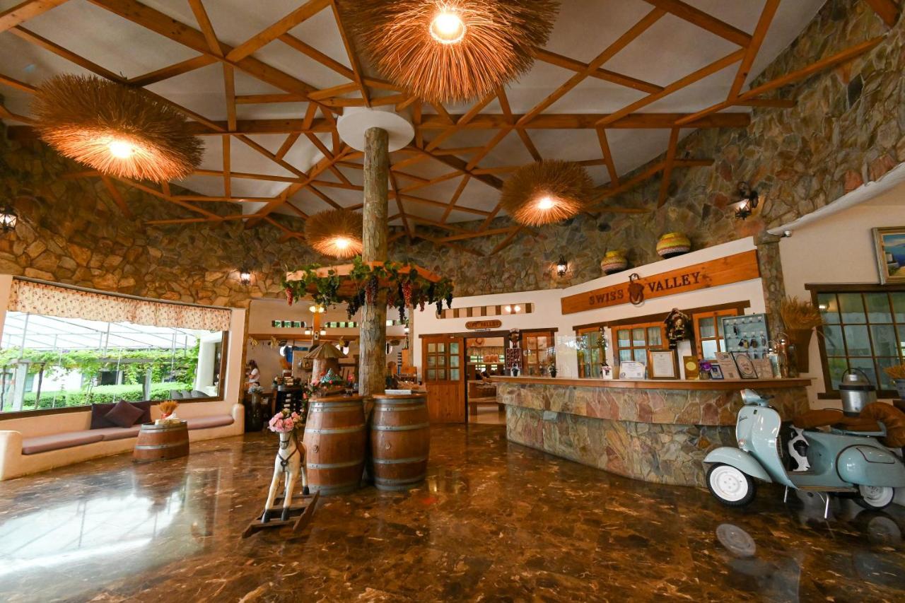 Swiss Valley Hip Resort Suan Phueng Exterior foto