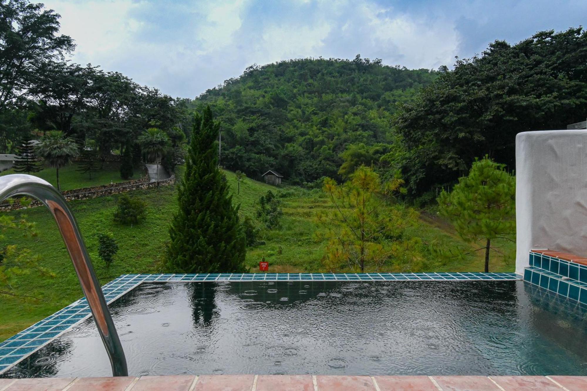Swiss Valley Hip Resort Suan Phueng Quarto foto